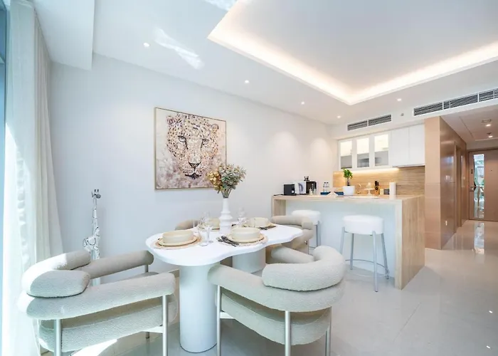 Luxury Downtown 1-Bed With Expansive Terrace