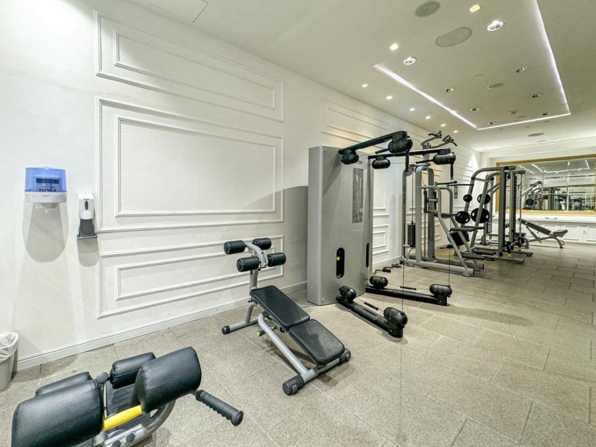 Luxury Downtown 1-bed With Expansive Terrace