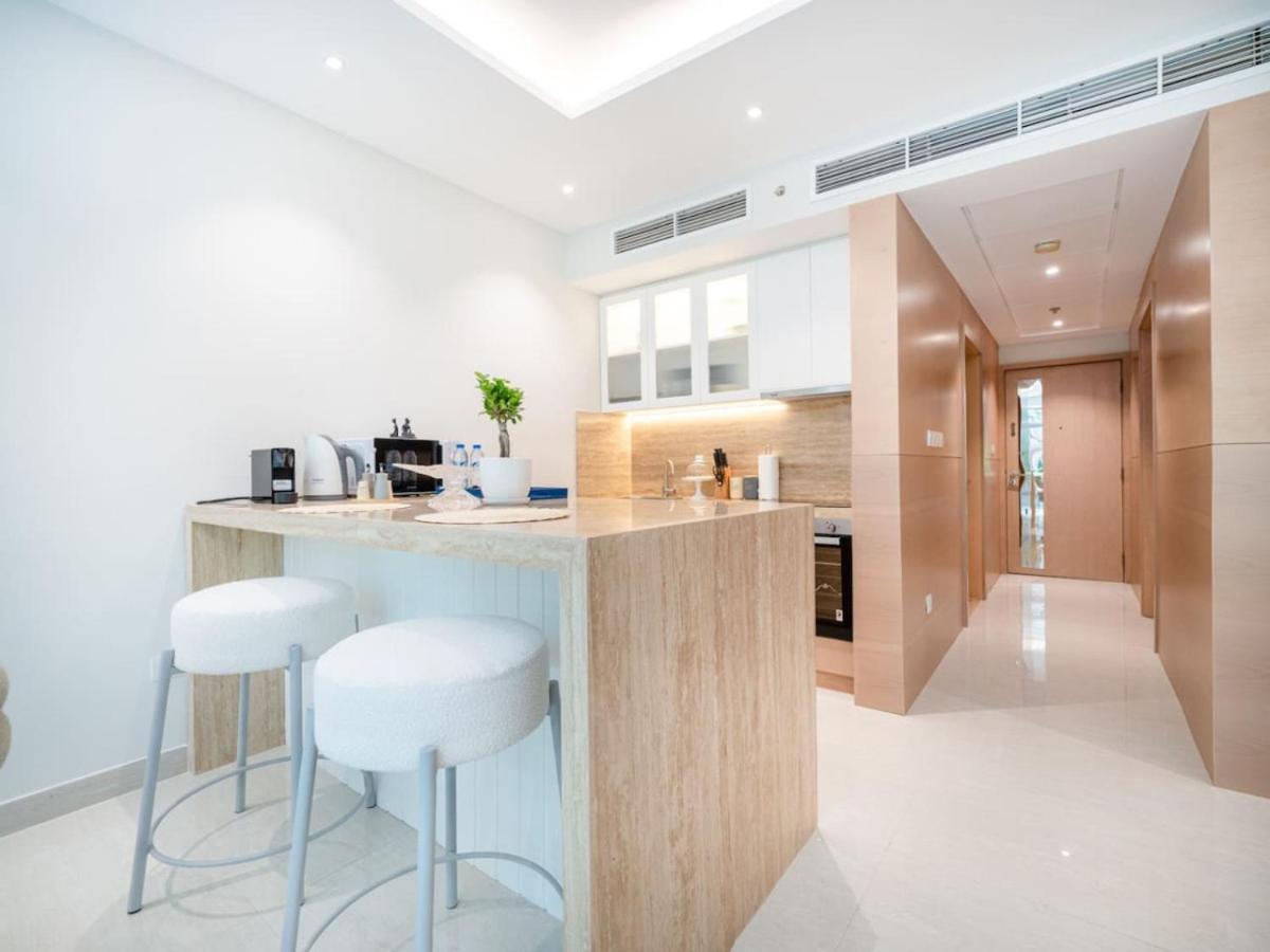 Luxury Downtown 1-bed With Expansive Terrace * Dubai