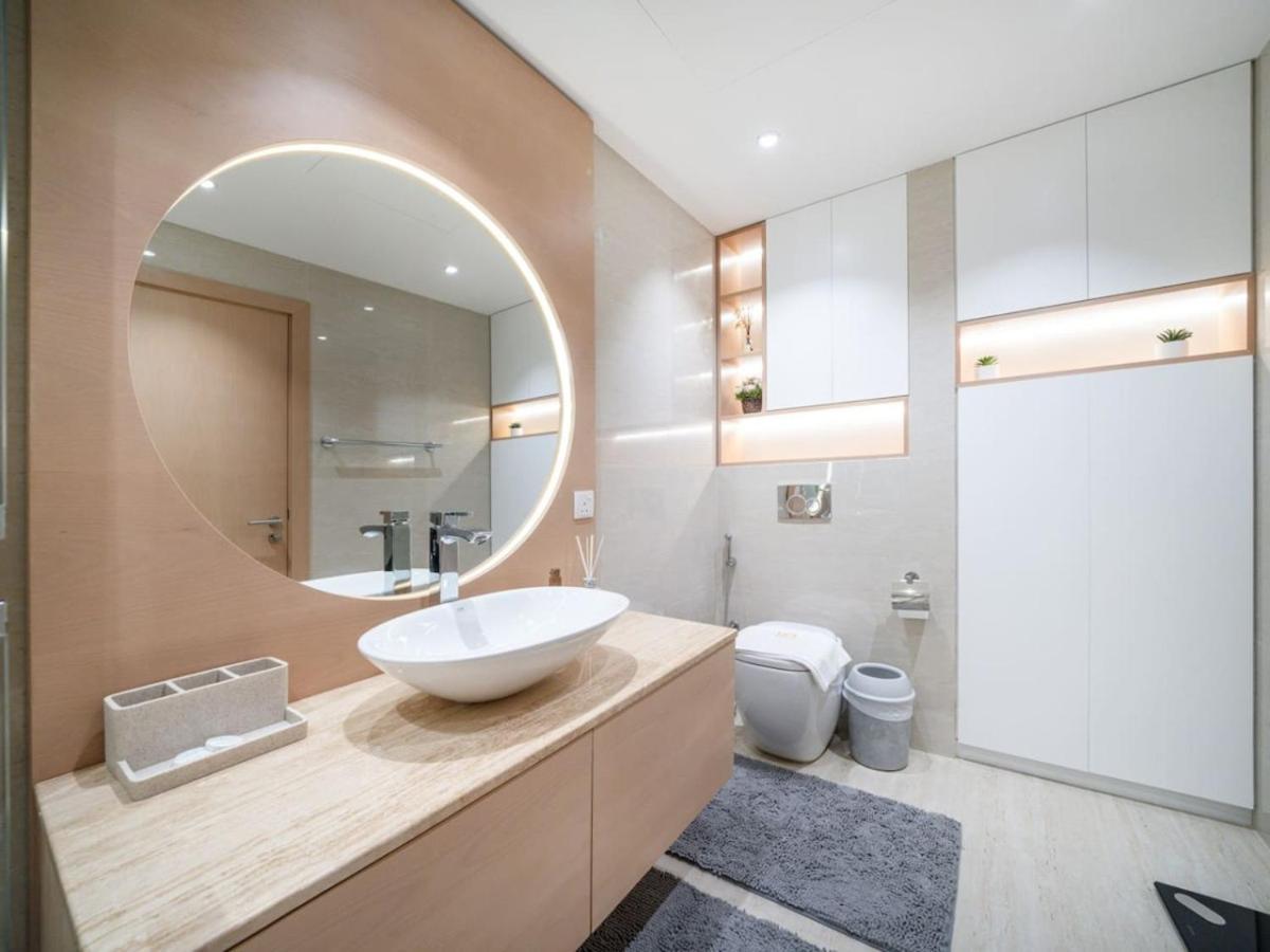 Luxury Downtown 1-bed With Expansive Terrace