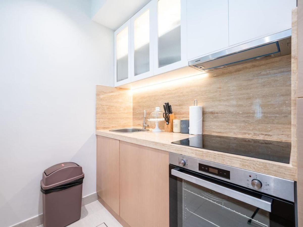 Luxury Downtown 1-bed With Expansive Terrace *