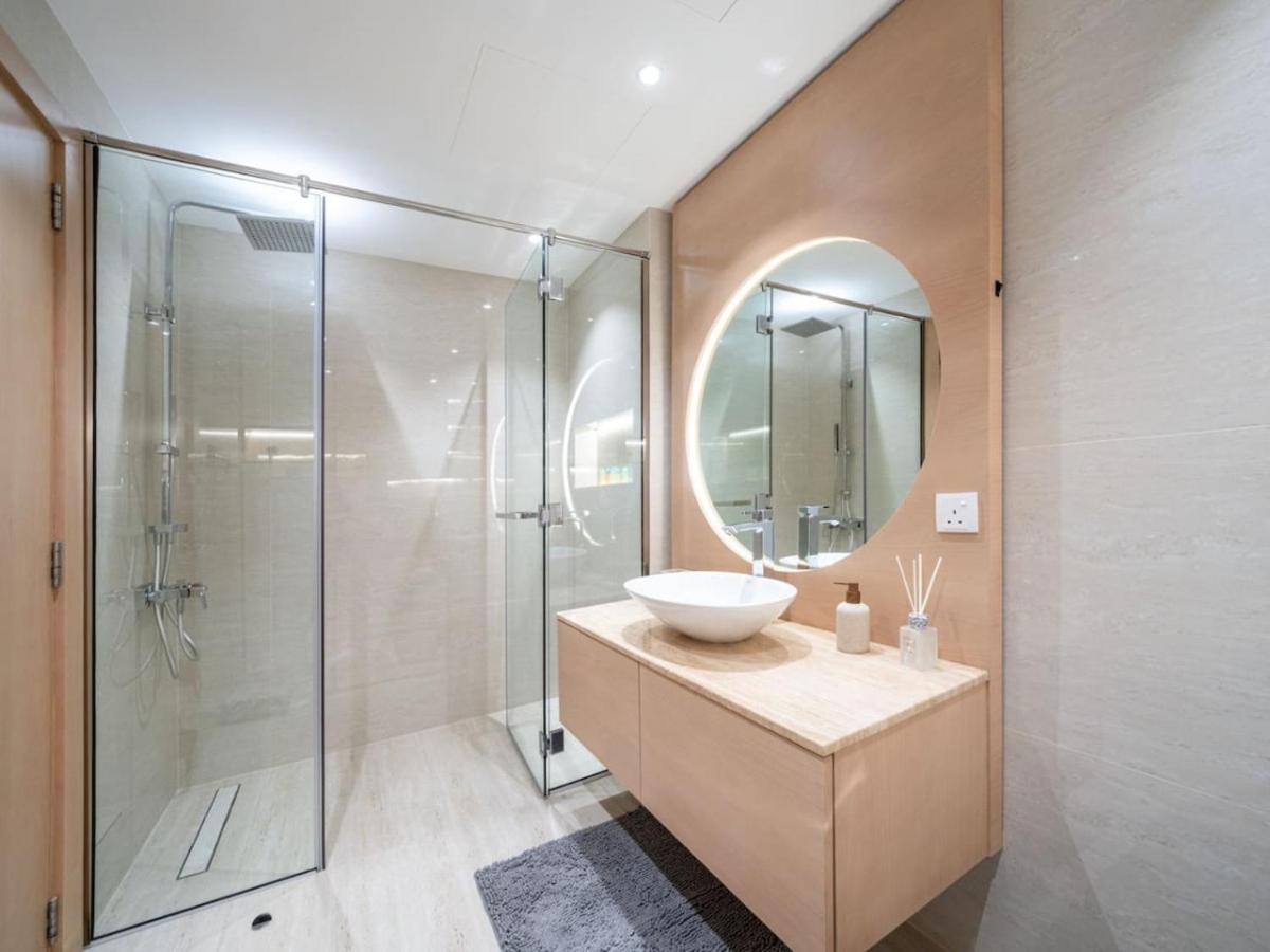 Luxury Downtown 1-bed With Expansive Terrace