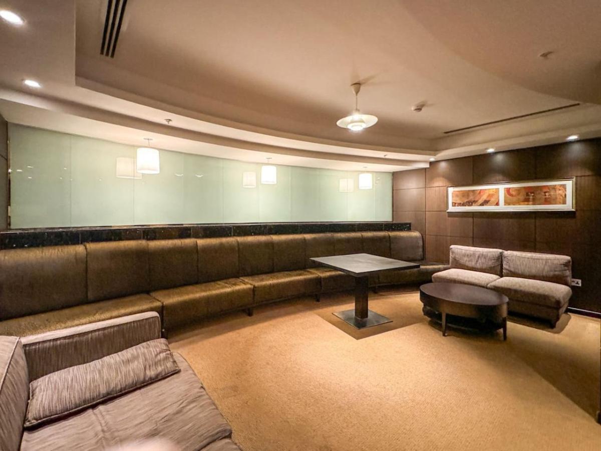 Luxury Downtown 1-bed With Expansive Terrace *