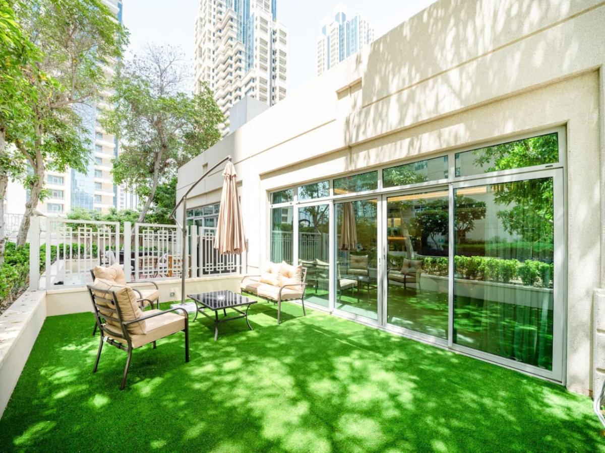 Luxury Downtown 1-bed With Expansive Terrace